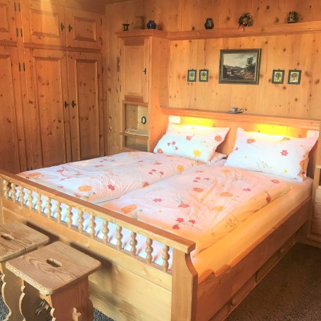 Schlafzimmer mit Doppelbett (160x190cm) 2/4, © im-web.de/ Tourist Information Tegernsee