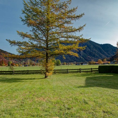 Landhaus Herz ruhig und sonnig gelegen in Rottach-Egern mit Blick auf die Berge und den Wallberg, © GERLIND SCHIELE PHOTOGRAPHY TEGERNSEE