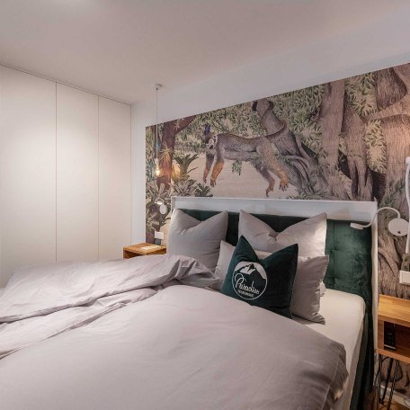 Schlafzimmer mit Boxspringbett, © im-web.de/ Tourist-Information Bad Wiessee