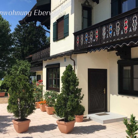 Ferienwohnung Eberwein - Eingang und Terrasse, © GERLIND SCHIELE PHOTOGRAPHY TEGERNSEE