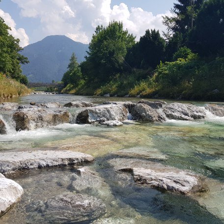 Fluss Weissach, gleich hinter dem Haus, mit privaten Zugang, © Ferienhaus Gottschlicht
