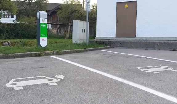 e-ladestation-dourdanplatz_1, &copy; Tegernseer Tal Tourismus GmbH - S. Rachel