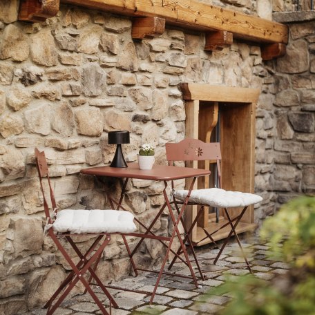 Zu zweit mit einem Kaffee? Alleine mit einem spannenden Roman? Hier ist Wohlf&uuml;hlen garantiert, &copy; Richard Schabetsberger