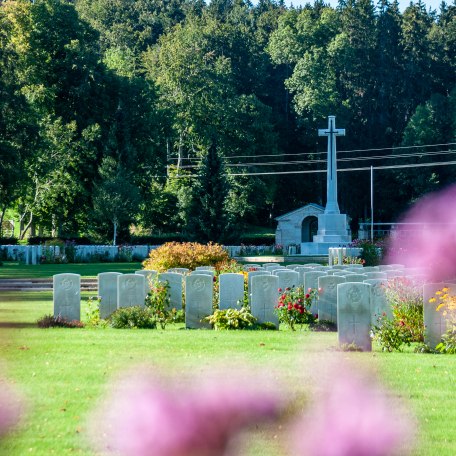 war cemetery duernbach, © Der Tegernsee, Sabine Ziegler-Musiol war cemetery duernbach, © Der Tegernsee, Sabine Ziegler-Musiol