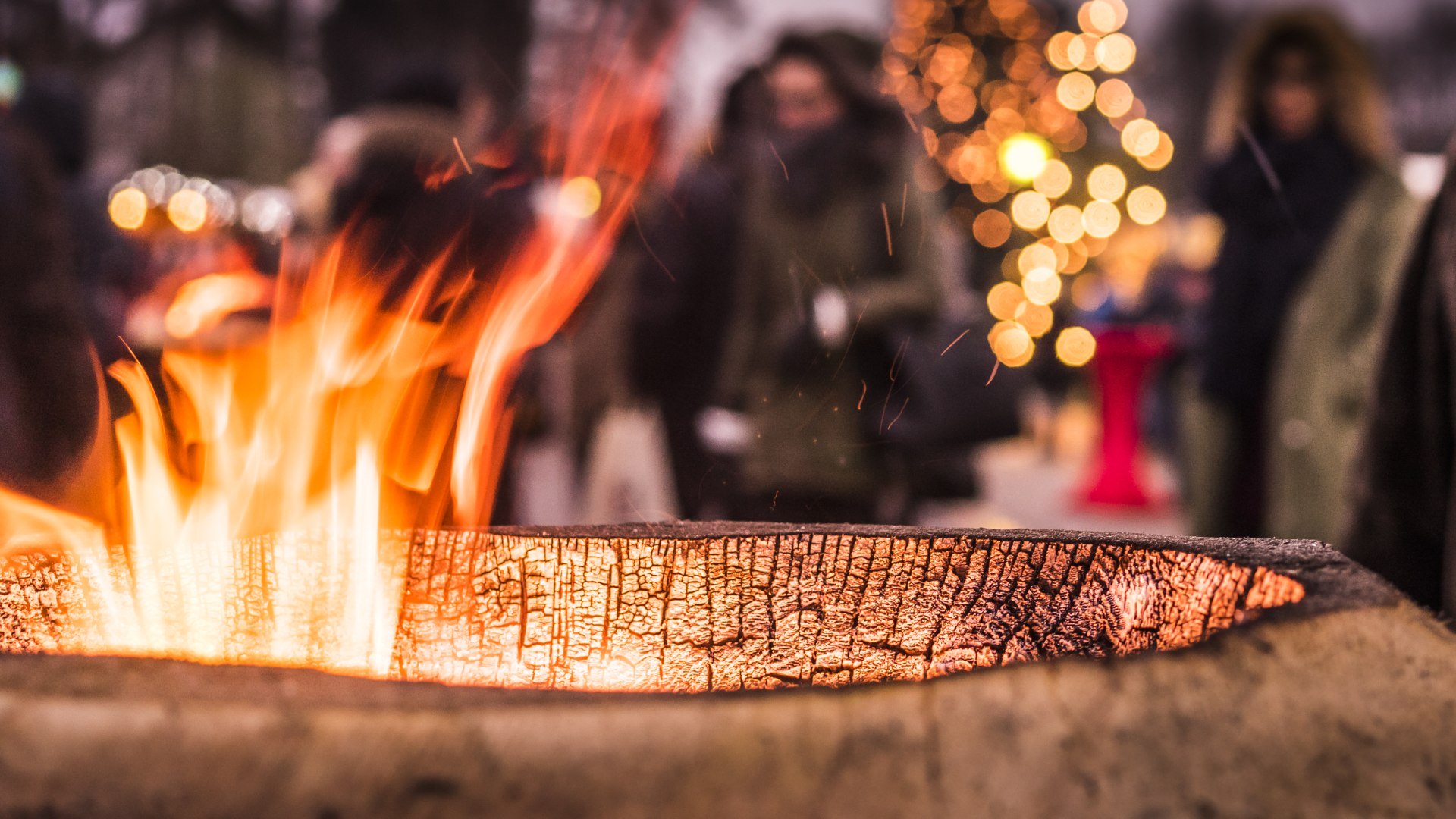 An jedem Adventsmarkt am Tegernsee gibt es ein wärmendes Lagerfeuer, © Dietmar Denger