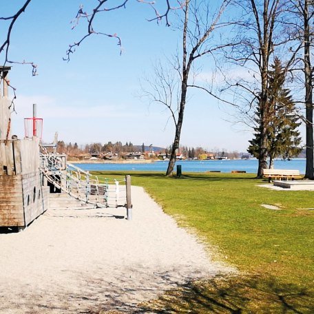 Spielplatz am Strandbad Ringsee Rottach-Egern, © I. Munstermann Spielplatz am Strandbad Ringsee Rottach-Egern, © I. Munstermann