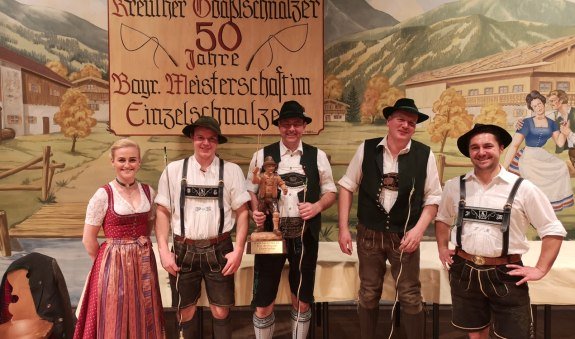 Kreuther Goasslschnalzer 50 Jahre Bayer. Meisterschaft im Einzelschnalzen - mit bayr. Bierkönigin, © Kreuther Goaßlschnalzer