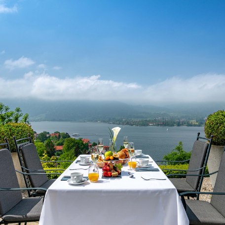 FrühstückTerrasse_DAS TEGERNSEE_web, © Das Tegernsee