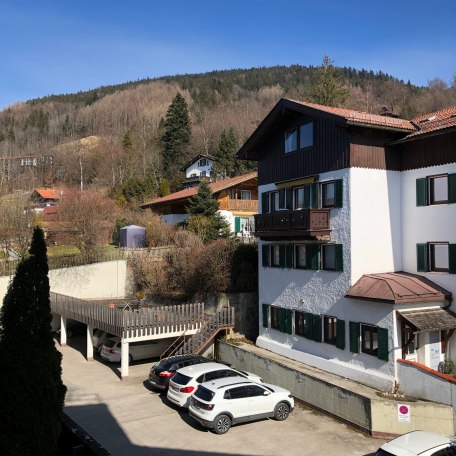 Blick K&uuml;chenfenster Richtung Neureuth, &copy; im-web.de/ Tourist Information Tegernsee