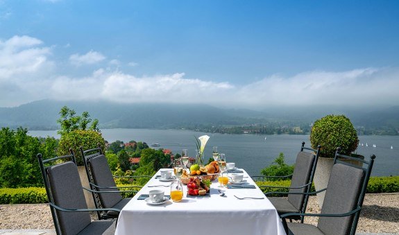 FrühstückTerrasse_DAS TEGERNSEE_web, © DAS TEGERNSEE
