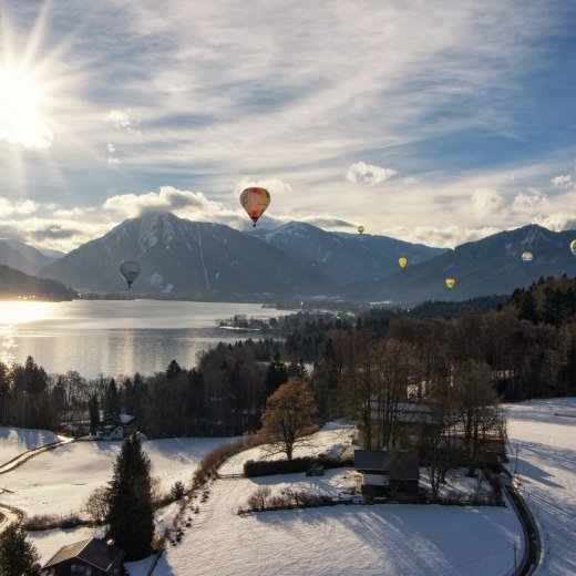 Strahlender Sonnenschein setzt die Ballone bei der Tegernseer Tal Montgolfiade richtig in Szene, © ©Thomas Müller