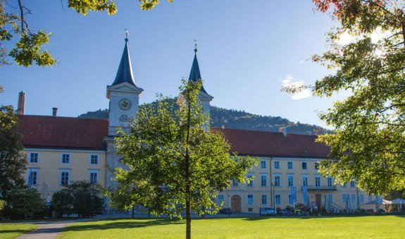 Stadt Tegernsee - ehemaliger Klosterbezirk, © Christoph Schempershofe_TTT