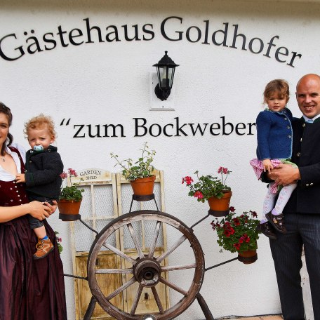 Wir sind Ihre Gastgeber - Stefan und Franziska mit Viktoria und Maximilian, &copy; im-web.de/ Tourist-Information Rottach-Egern