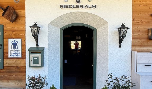 Eingang, &copy; Sebastian Hiederer