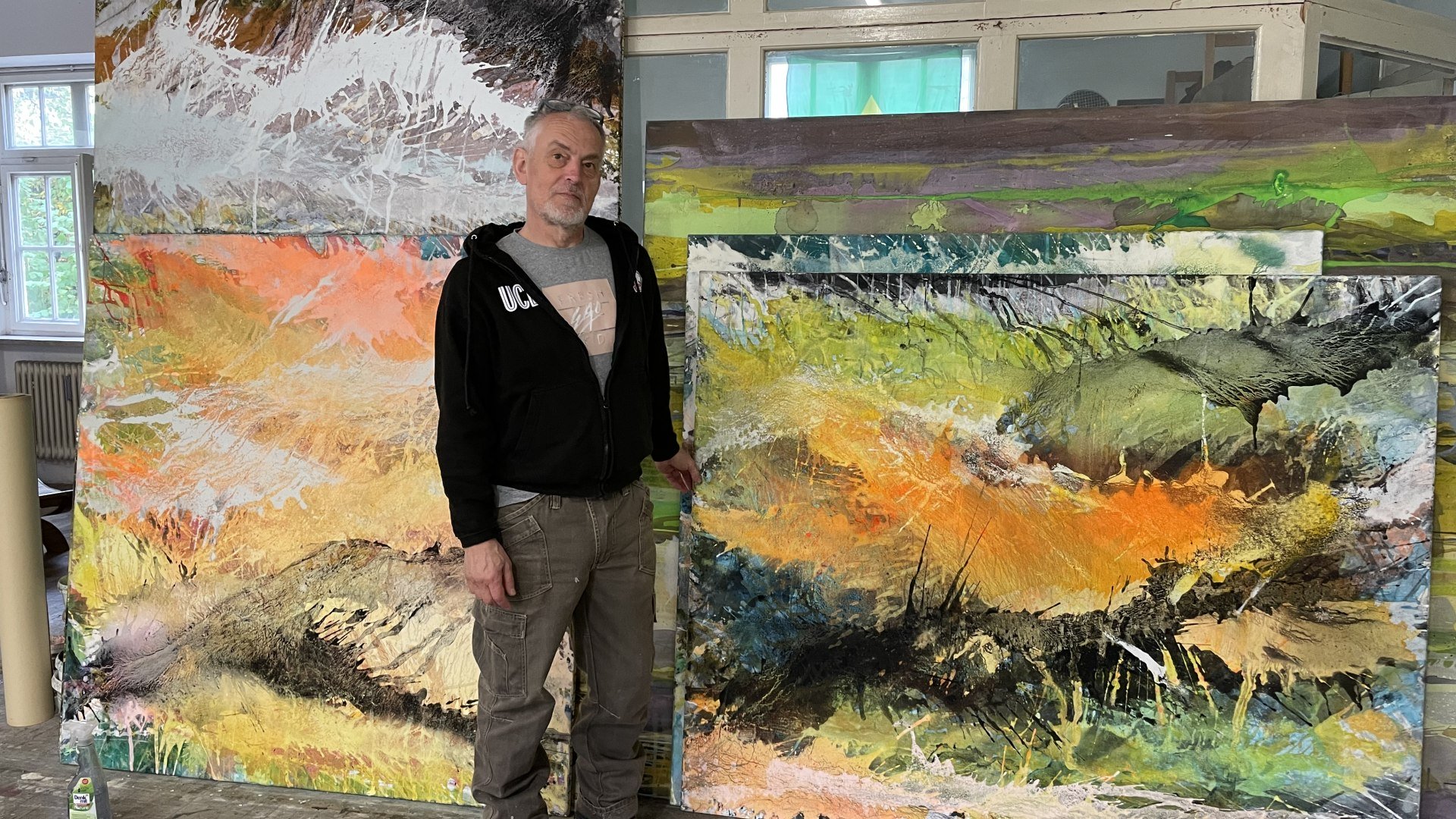 In J&uuml;rgen Welkers Atelier stehen Landschaftsbilder in allen erdenklichen Farbstimmungen - so vielf&auml;ltig wie das Wetter am Tegernsee