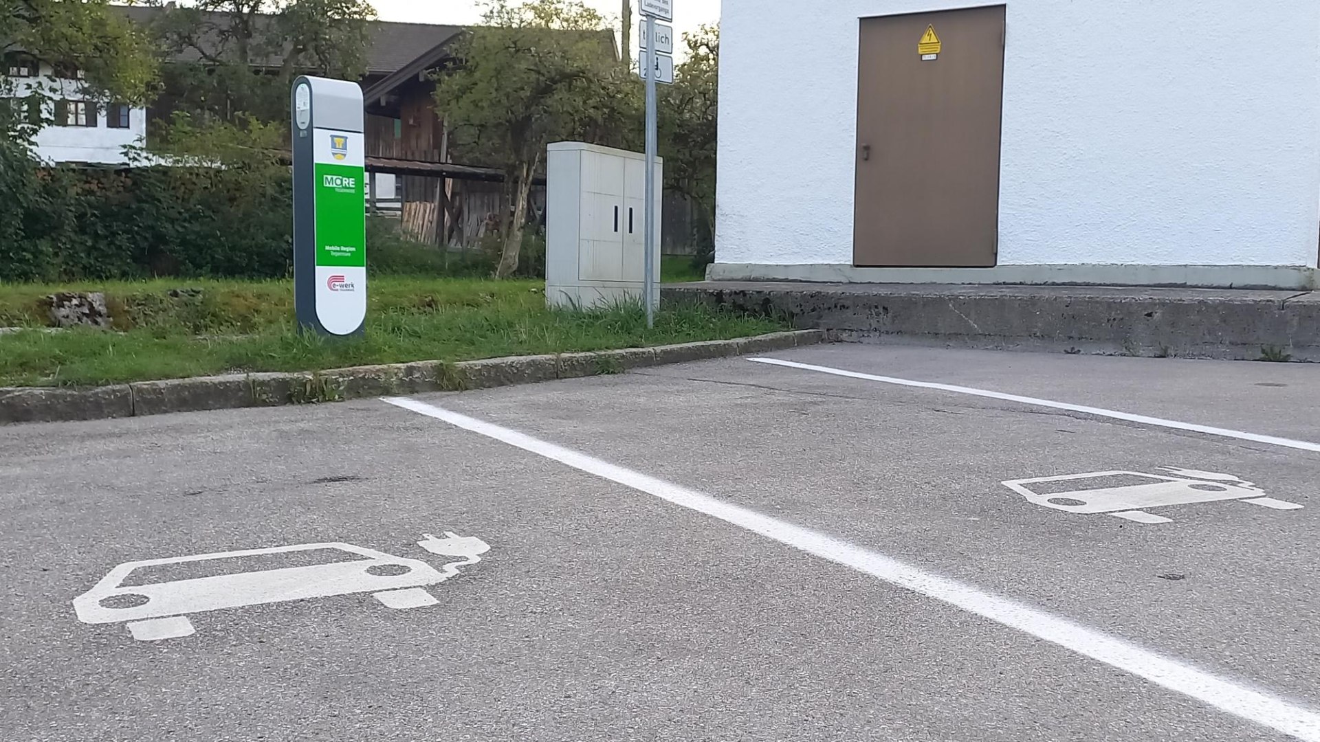 e-ladestation-dourdanplatz_1, © Tegernseer Tal Tourismus GmbH - S. Rachel e-ladestation-dourdanplatz_1, © Tegernseer Tal Tourismus GmbH - S. Rachel