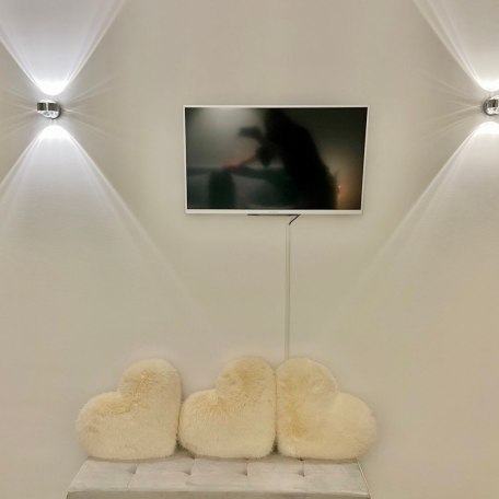 Zweiter Fernseher im Schlafzimmer mit Top Light Beleuchtung, &copy; im-web.de/ Tourist Information Tegernsee
