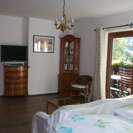 Ferienwohnung Haulle Kreuth am Tegernsee  Schlafzimmer mit Doppelbett, &copy; im-web.de/ Regionalentwicklung Oberland Kommunalunternehmen