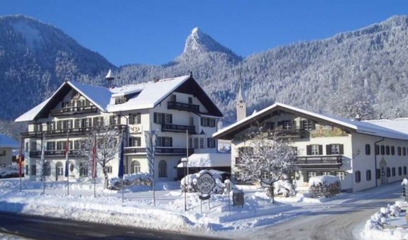 Außenansicht im Winter - Kreuth versinkt im Schnee, © im-web.de/ Tourist-Information Kreuth Außenansicht im Winter - Kreuth versinkt im Schnee, © im-web.de/ Tourist-Information Kreuth