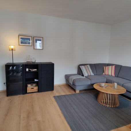 Gl&auml;serschrank, &copy; MillerRenate