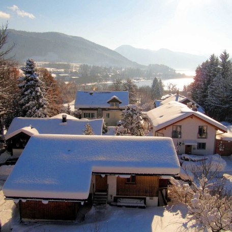 Blick auf FeWo, See und Neureuth, &copy; im-web.de/ Tourist-Information Gmund am Tegernsee