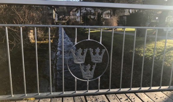 Kronenwappen an der Alpachbr&uuml;cke am See, &copy; Dr. Ingvild Richardsen