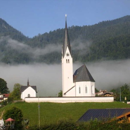 Blick auf die Kreuther Kirche, © im-web.de/ Tourist-Information Kreuth