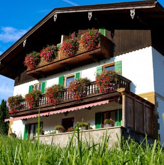Ferienwohnungen Buchbergerhof in Rottach-Egern - Hausansicht, © Sara März
