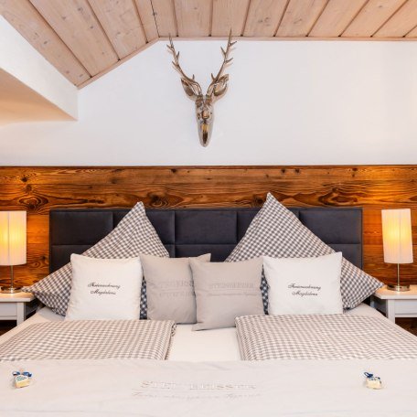 Schlafzimmer mit Betthupferl, © im-web.de/ Tourist-Information Bad Wiessee