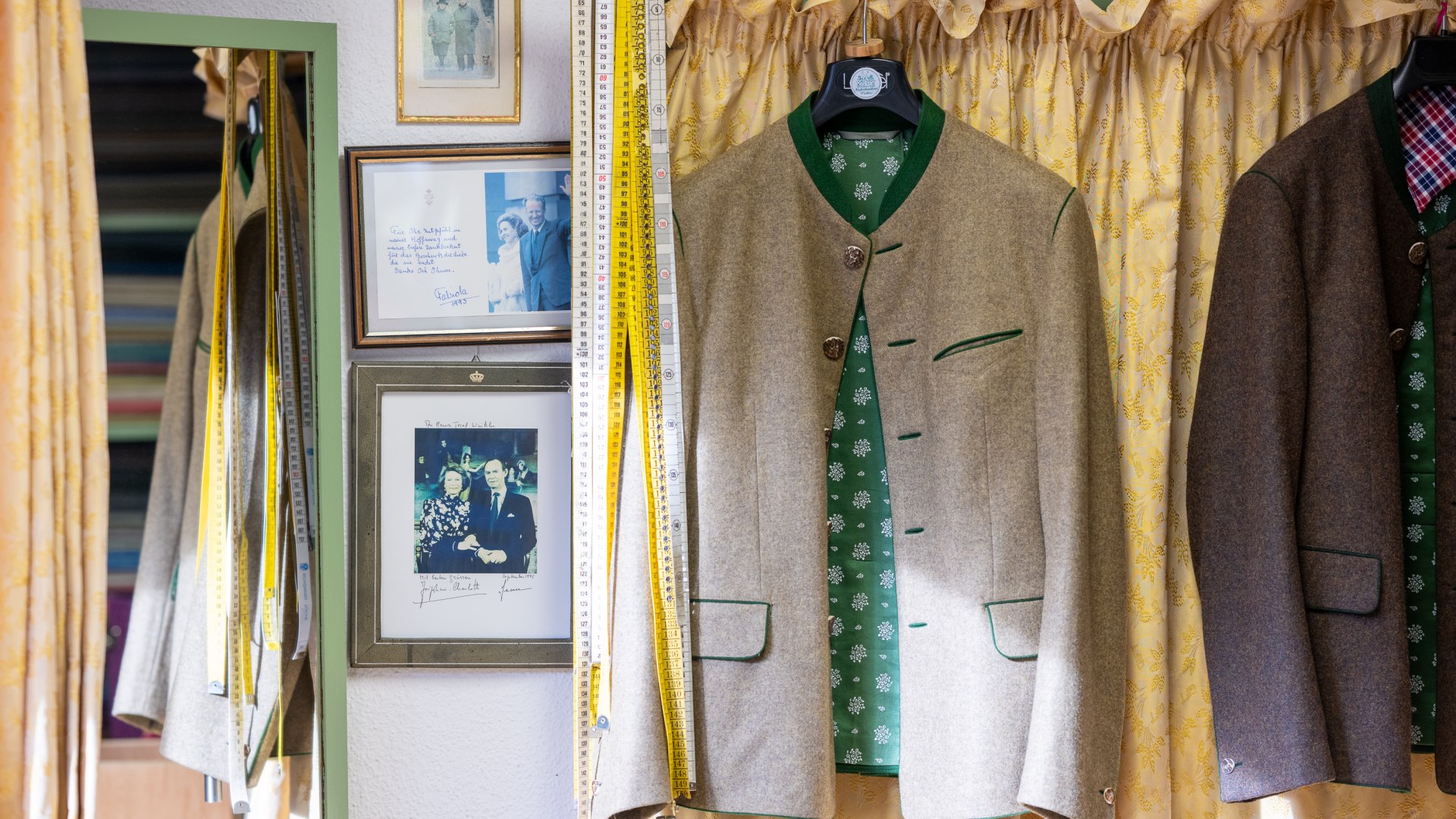 In der Ma&szlig;schneiderei Winkler entsteht die typische Tegernseer Joppe