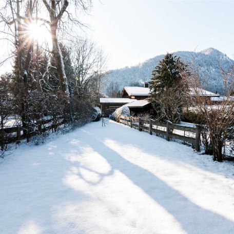 Ausblick in den Garten, © im-web.de/ Tourist-Information Rottach-Egern