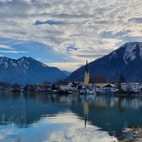 https://images.bs.ds-srv.net/objekt_pics/obj_full_137993_008.jpg, © im-web.de/ Tourist-Information Rottach-Egern