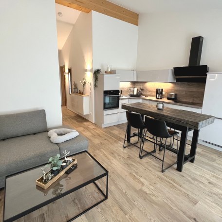 offene Wohnraum und Küche mit hohen Decken, © Cabinet Ringbergblick - Palais Karl Theodor