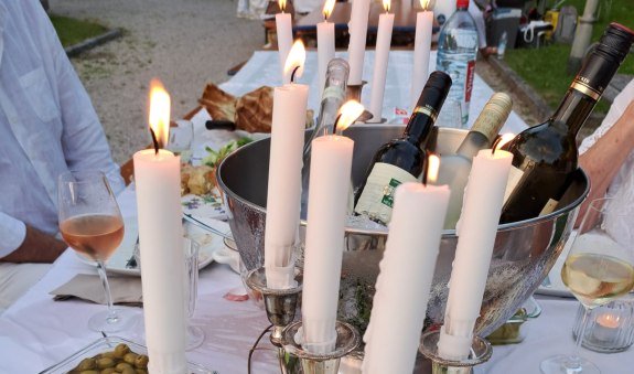 Dinner in White, © C. Zierer