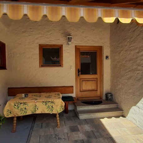 &Uuml;berdachter Eingang, &copy; im-web.de/ Tourist-Information Rottach-Egern