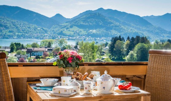 Balkon Wohnbereich, © im-web.de/ Tourist-Information Bad Wiessee