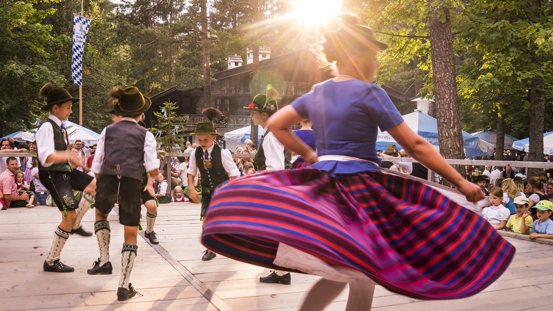 Volkstanz auf dem Waldfest am Tegernsee, © Der Tegernsee, Dietmar Denger Volkstanz auf dem Waldfest am Tegernsee, © Der Tegernsee, Dietmar Denger