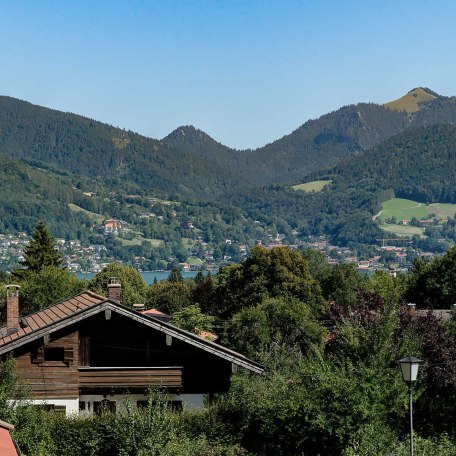 Ferienwohnung Haus Mittelbach in sonniger und ruhiger Lage mit Ausblick zum Tegernsee und die umliegenden Berge, © GERLIND SCHIELE PHOTOGRAPHY TEGERNSEE