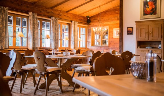 Der gem&uuml;tliche Gastraum des Freihaus Brenner, &copy; Christoph Schmpershofe