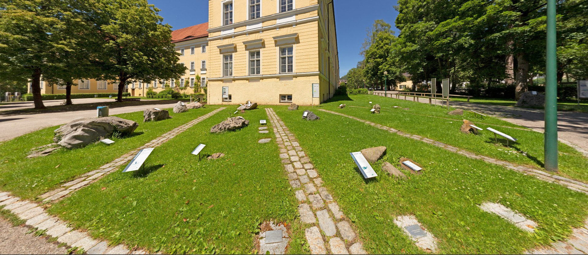 gesteinsgarten-pano-sued, © Erdgeschichte-tegernsee.de gesteinsgarten-pano-sued, © Erdgeschichte-tegernsee.de