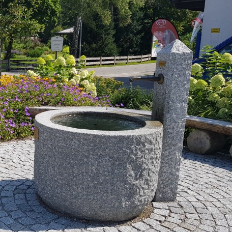 Blühwiese_Trinkbrunnen_Kimpfbeck, © Andreas Kimpfbeck