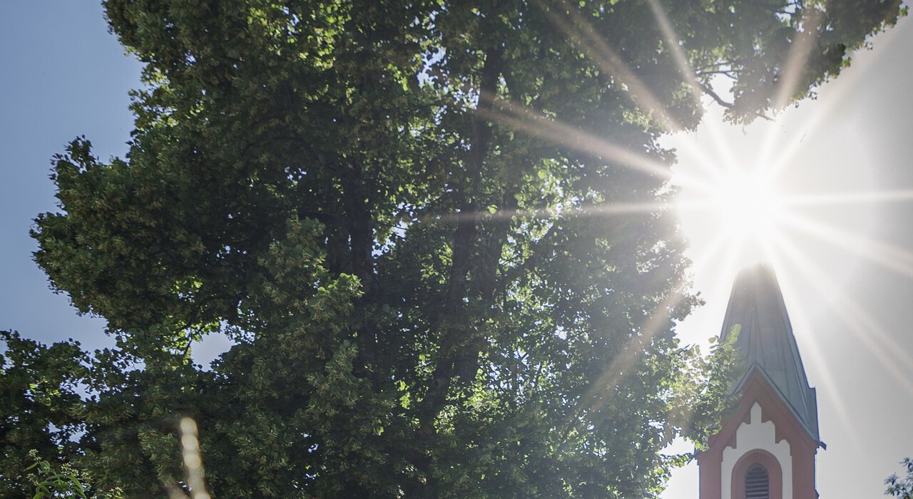 Turm der evangelisch-lutherischen Christuskirche in Tegernsee, © Dieter Denger