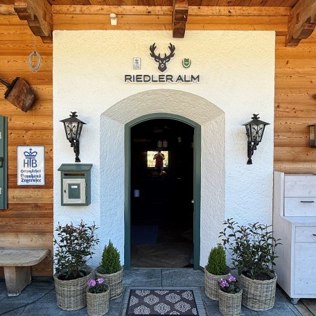 Eingang, &copy; Sebastian Hiederer