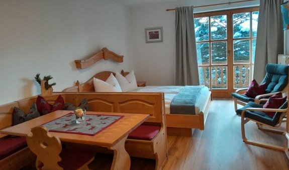 gemütliche Wohnung im bayrischen Stil mit Südbalkon, © im-web.de/ Regionalentwicklung Oberland Kommunalunternehmen