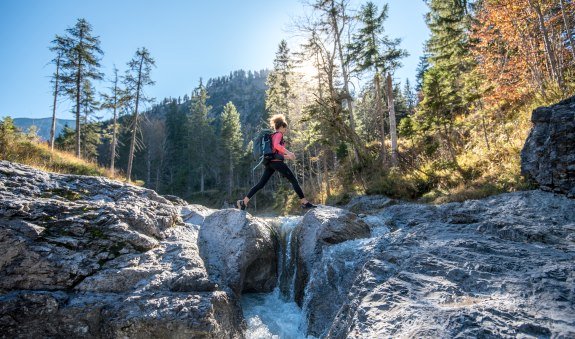 Kreuth Flussüberquerung, © Julian Rohn/ Tegernseer Tourismus GmbH Kreuth Flussüberquerung, © Julian Rohn/ Tegernseer Tourismus GmbH