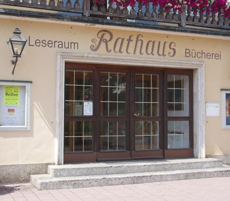 csm_lesesaal-rathaus-aussen_329399c758 csm_lesesaal-rathaus-aussen_329399c758
