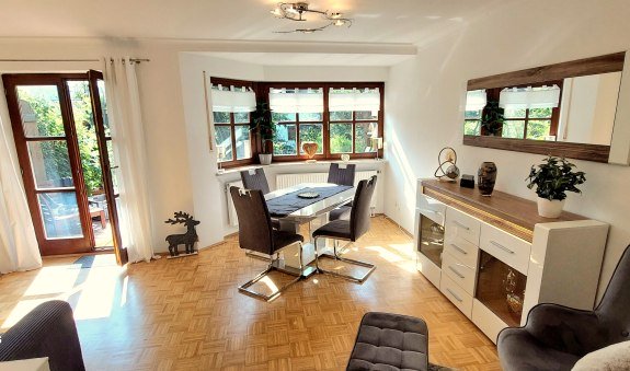 Willkommen im WohnEssbereich der Tegernsee Perle  modern gemütliches Ambiente, © Tegernsee Perle