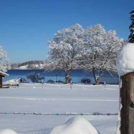 Winteridylle vor unserem Haus, &copy; G&auml;stehaus Gartenheim am Tegernsee