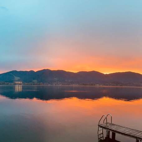 Wundersch&ouml;ne Sonnenunterg&auml;nge erleben am Steg vor unserem Haus, &copy; im-web.de/ Tourist Information Tegernsee