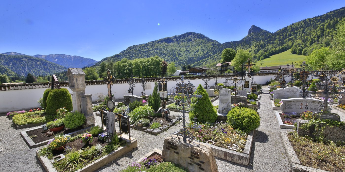Kirchenfriedhof Kreuth, &copy; DER TEGERNSEE